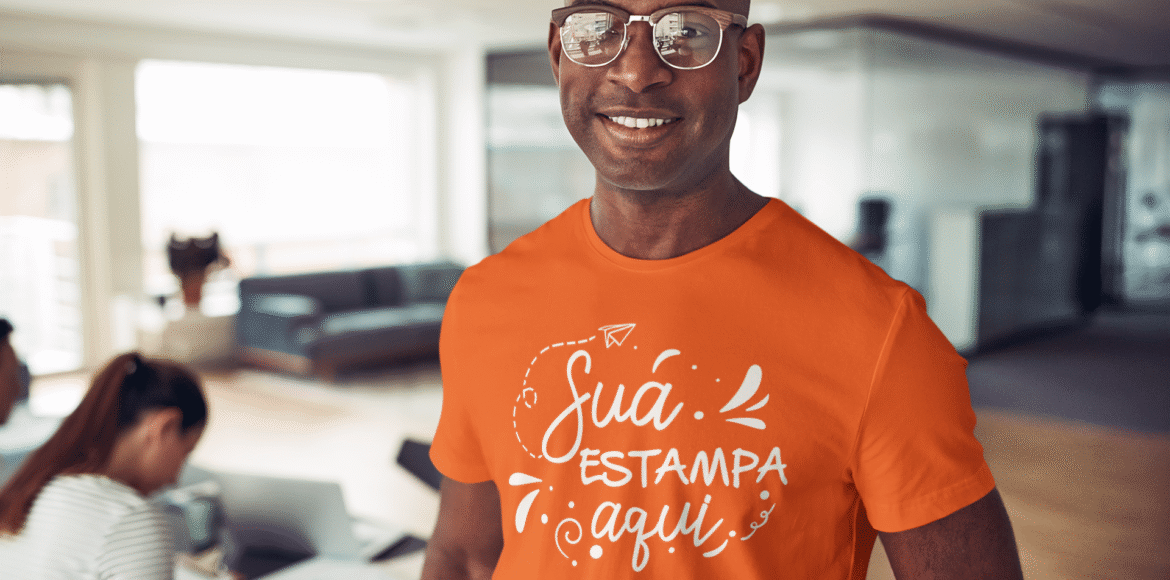 homem de oculos com camiseta homem de oculos com camiseta
